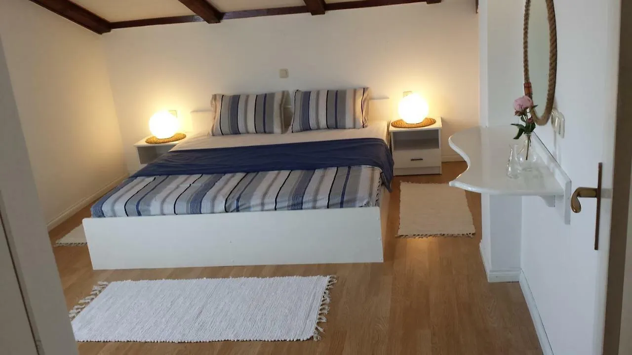 Sloth Apartment Palit 0*,  Croatia