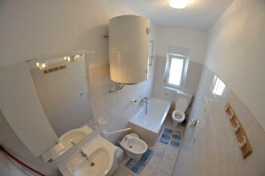 Sloth Apartment Palit 0*,
