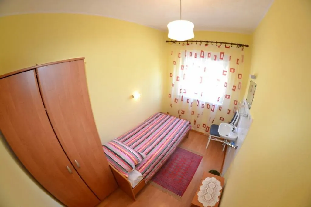 Sloth Apartment Palit Croatia